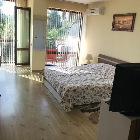Апартамент Chateau Del Marino Studio Несебър